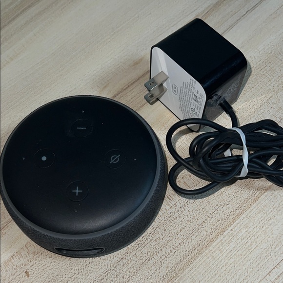 Amazing Echo Dot. 3rd generation - Picture 1 of 4